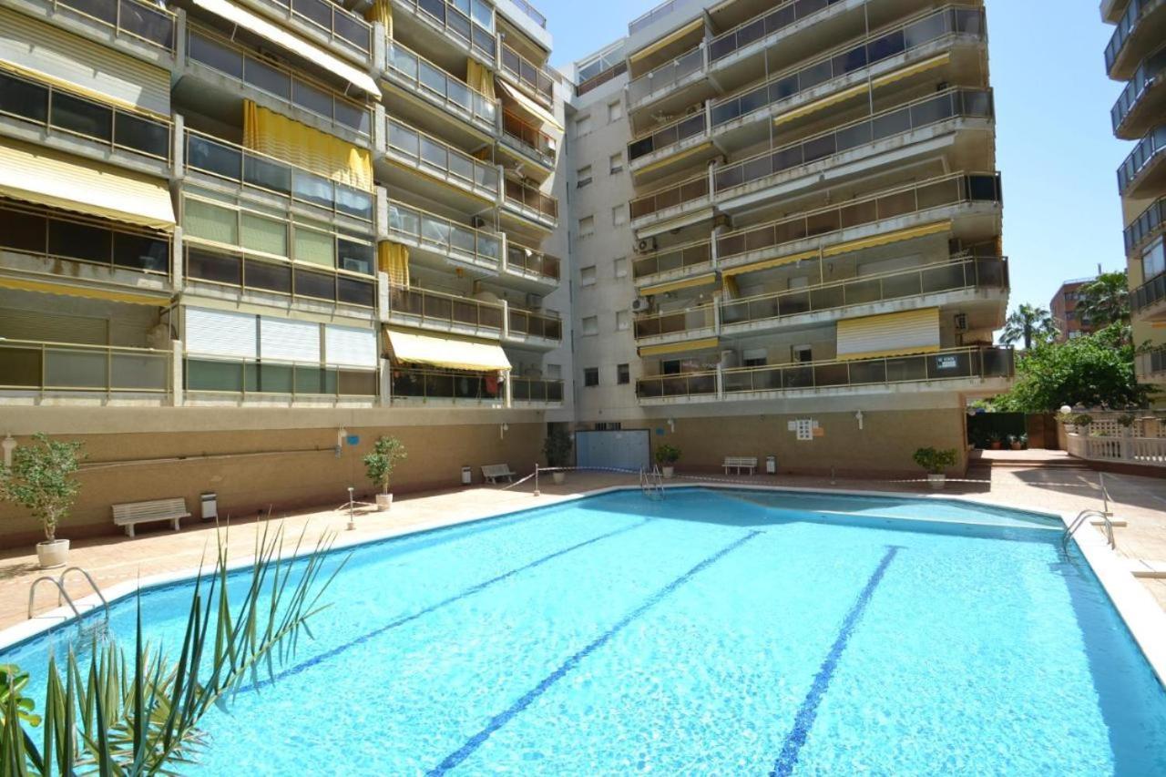 Apartamentos Centro Салоу Экстерьер фото