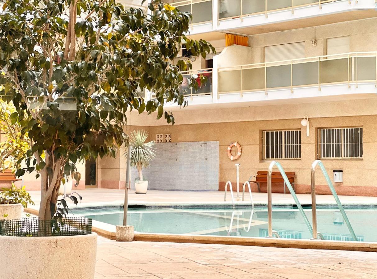 Apartamentos Centro Салоу Экстерьер фото