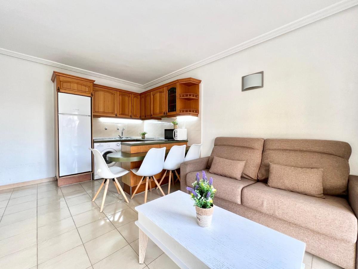 Apartamentos Centro Салоу Экстерьер фото