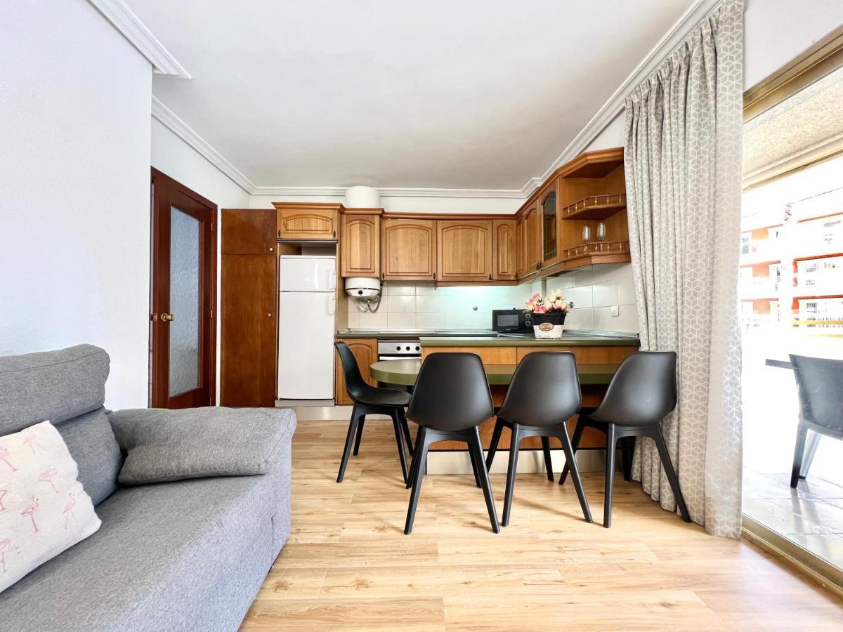 Apartamentos Centro Салоу Экстерьер фото